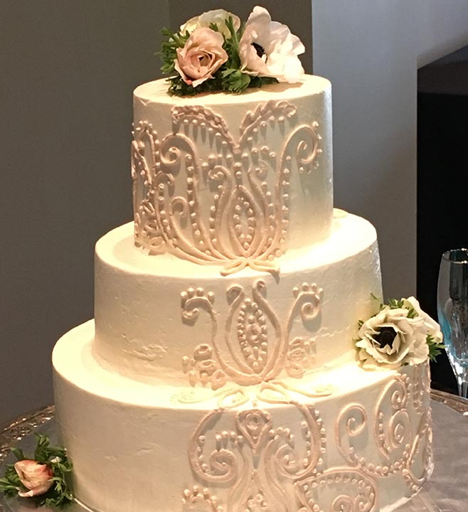 Wedding-Cake-with-piping